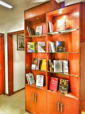 福田CBD星巴克風(fēng)圖書公寓單間出租 崗廈地鐵口的青年生活新選擇